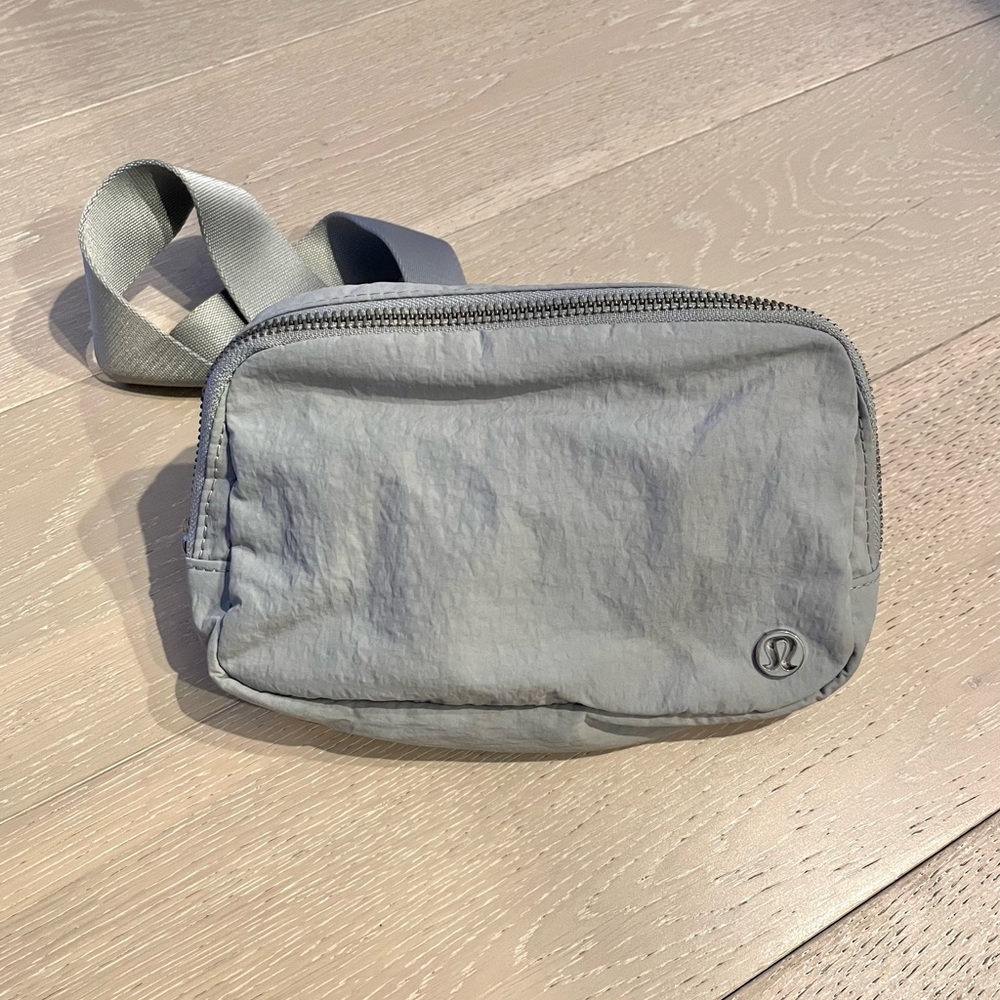 Lululemon everywhere belt bag